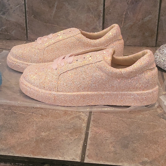 GLITTER SPARKLE WALKING SHOES - Picture 2 of 5